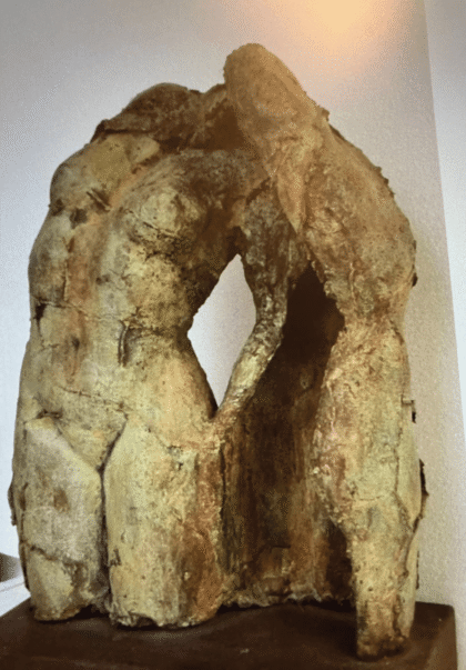 escultura dualidad chica de la autora Olivia Guzman