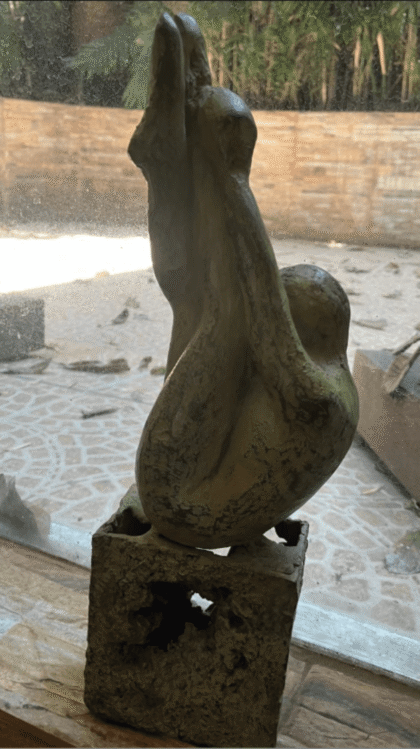 escultura niña de la autora Olivia Guzman